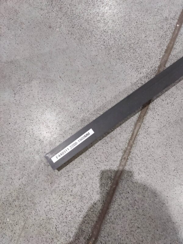 Montažna šina F806 40x40, 2200mm / Crna / OUTLET